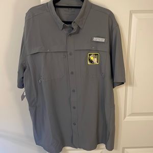 NWT Dark Grey Realtree Short Sleeve Button Down Men’s Fishing Shirt. ❤️Fath…